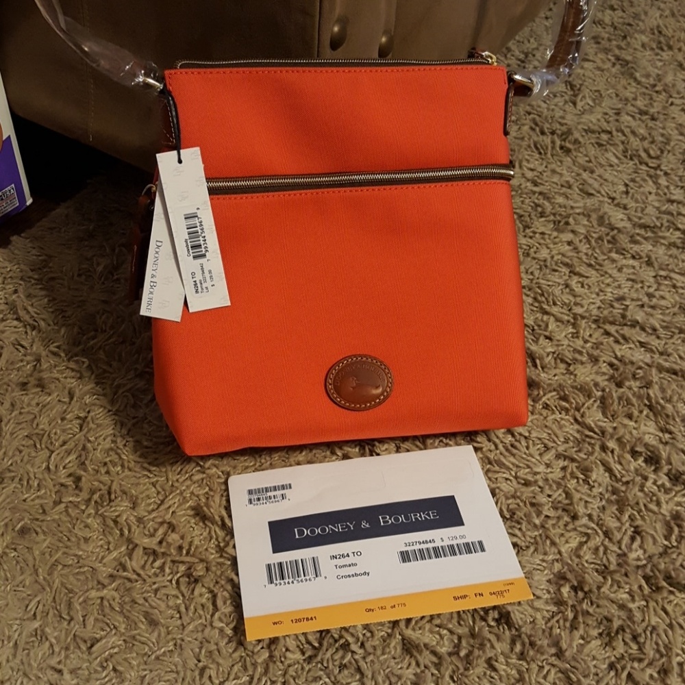 Crossbody purse D&B.